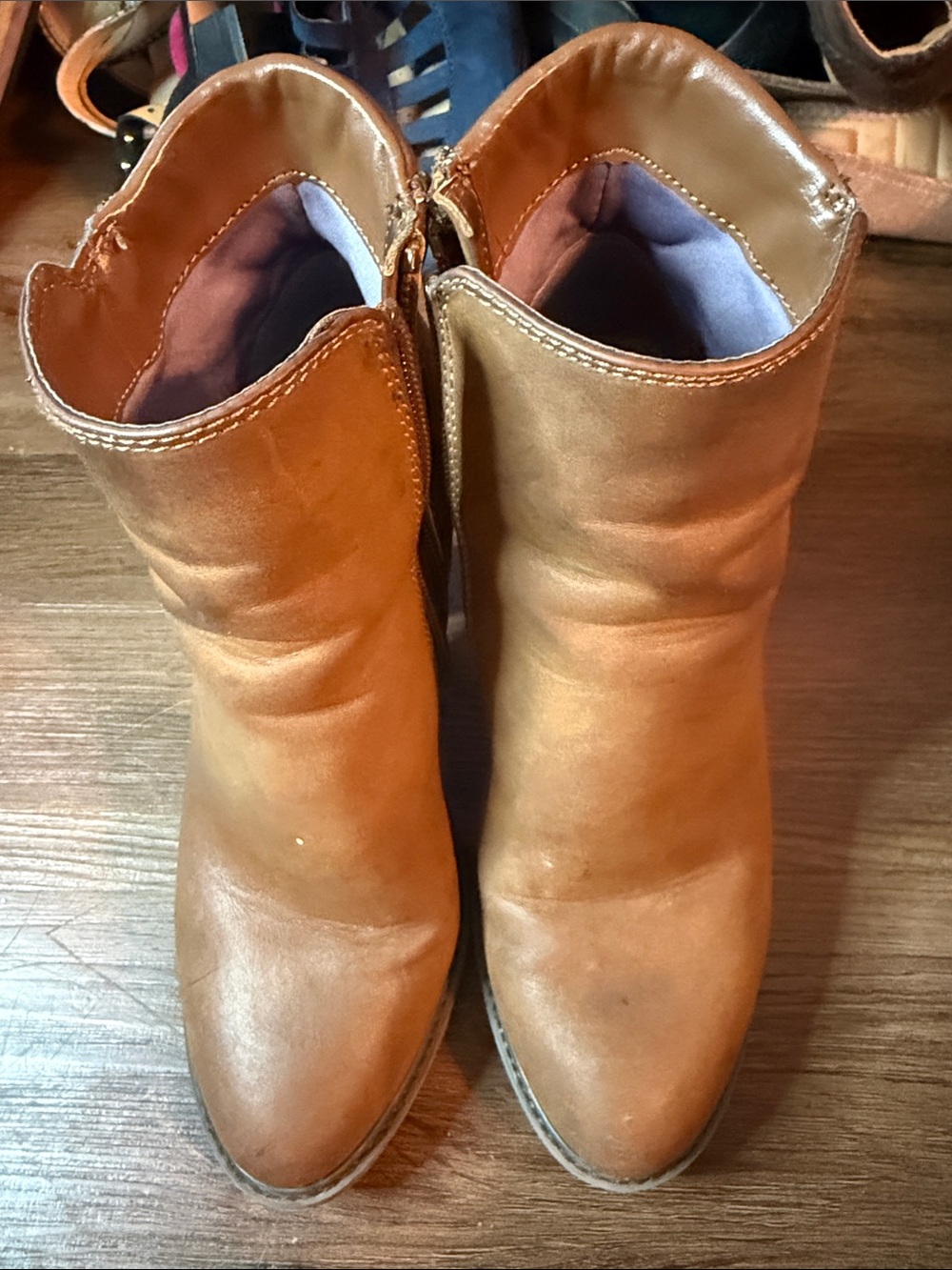 White Mountain Women's Tan Ankle Boots - Stylish Chelsea Boot Size 8.0M